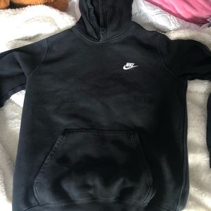 BLACK NIKE SWEATSHIRT